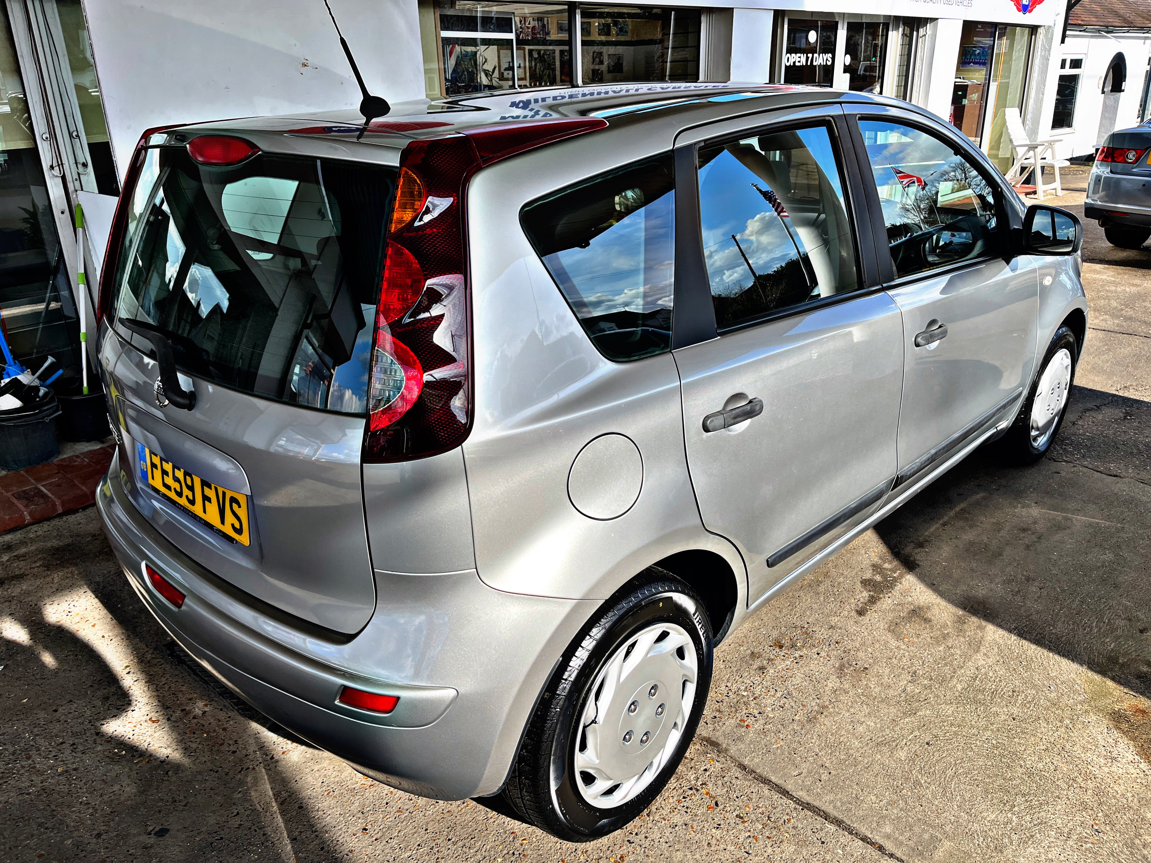 Nissan Note 1.6 Automatic LOW MILES!