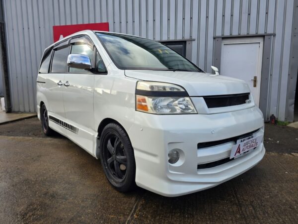 Toyota Voxy Auto