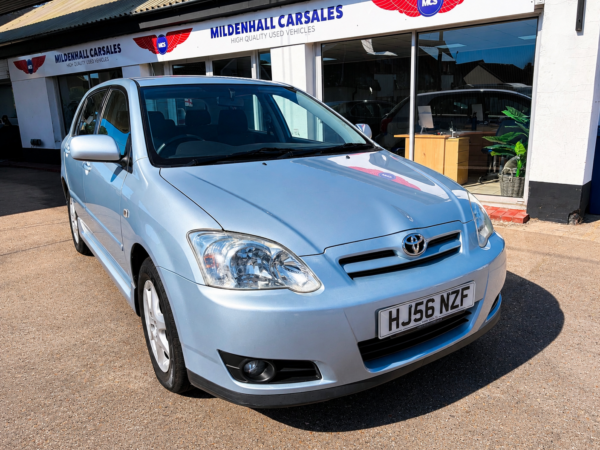 TOYOTA COROLLA - LOW MILEAGE!!!